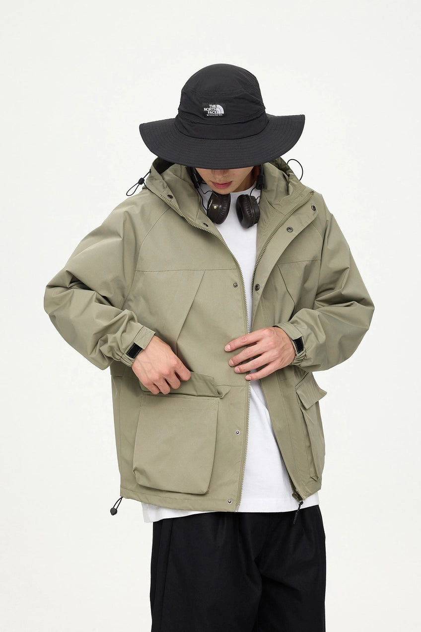 CHAQUETA IMPERMEABLE LIGHT OLIVE