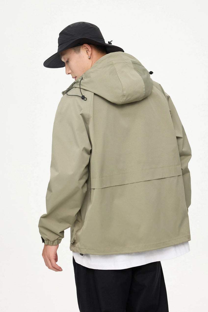 CHAQUETA IMPERMEABLE LIGHT OLIVE
