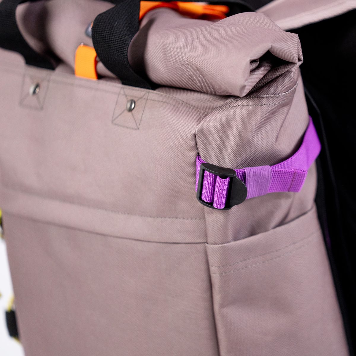 MOCHILLA ENROLLABLE DE POLIÉSTER 100% RECICLADO 30L