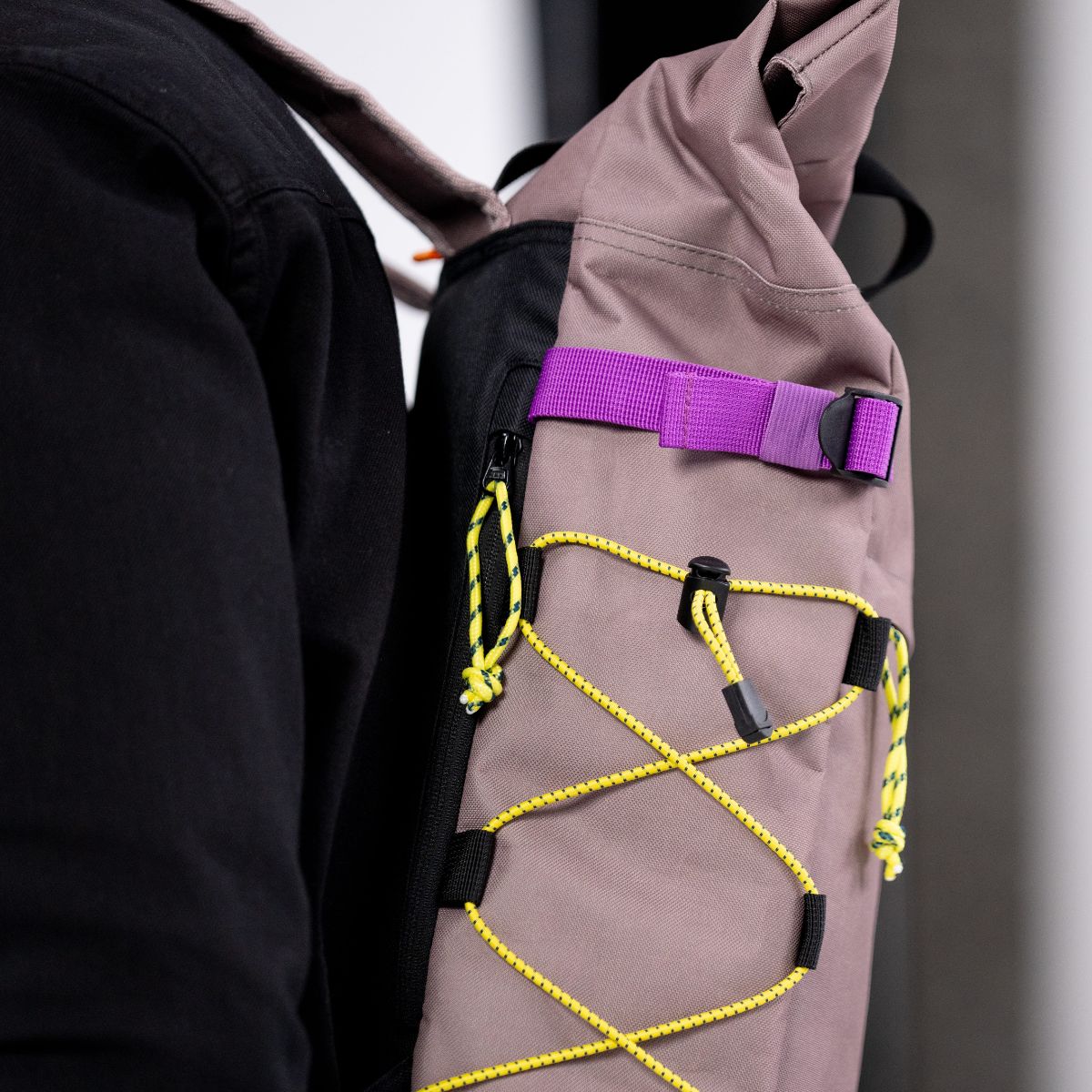 MOCHILLA ENROLLABLE DE POLIÉSTER 100% RECICLADO 30L