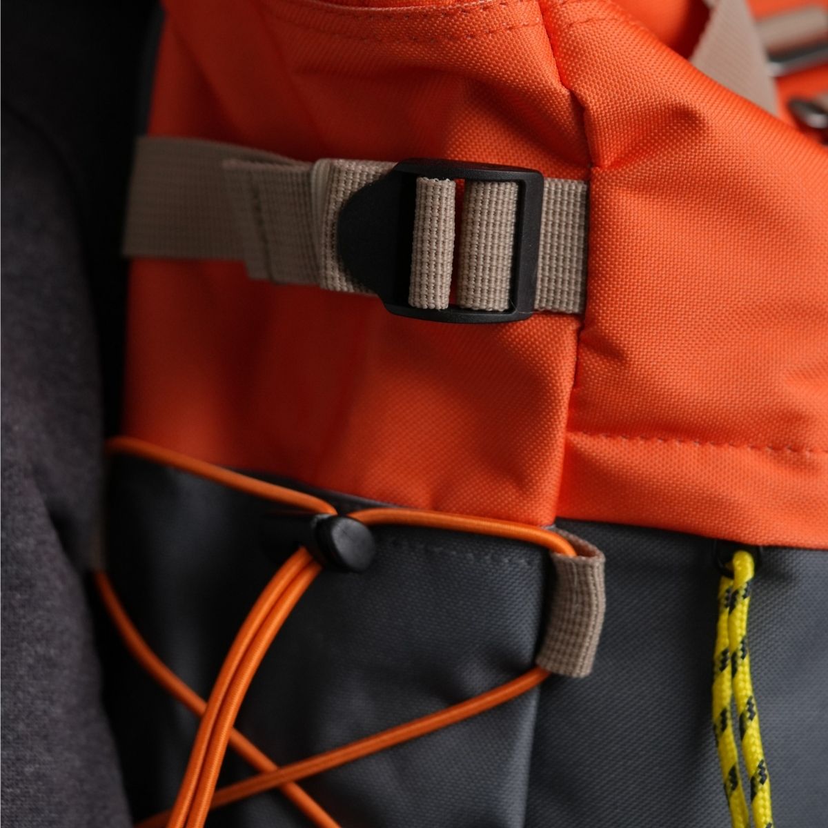 Mochila enrollable - naranja y gris