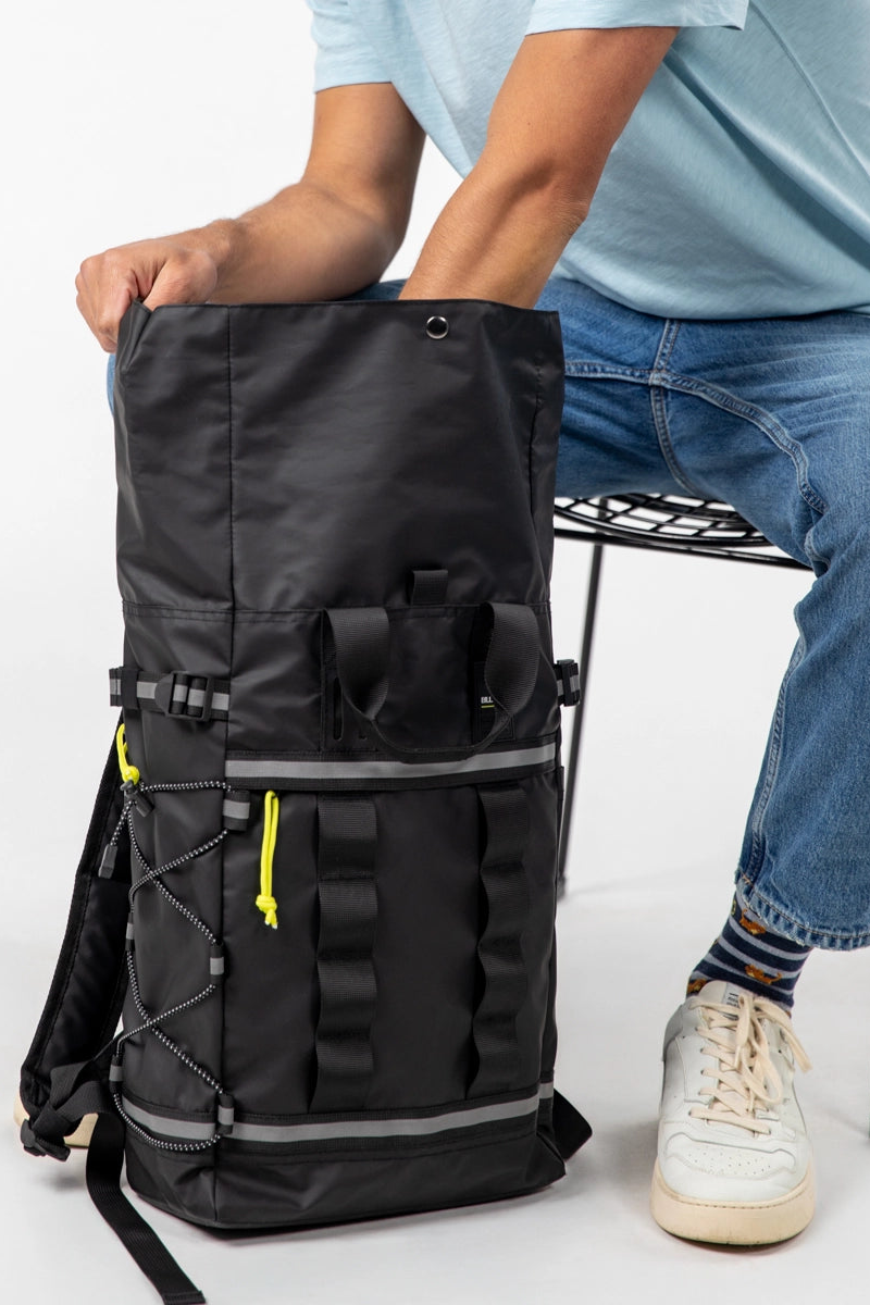 Mochila impermeable enrollable  - Negro