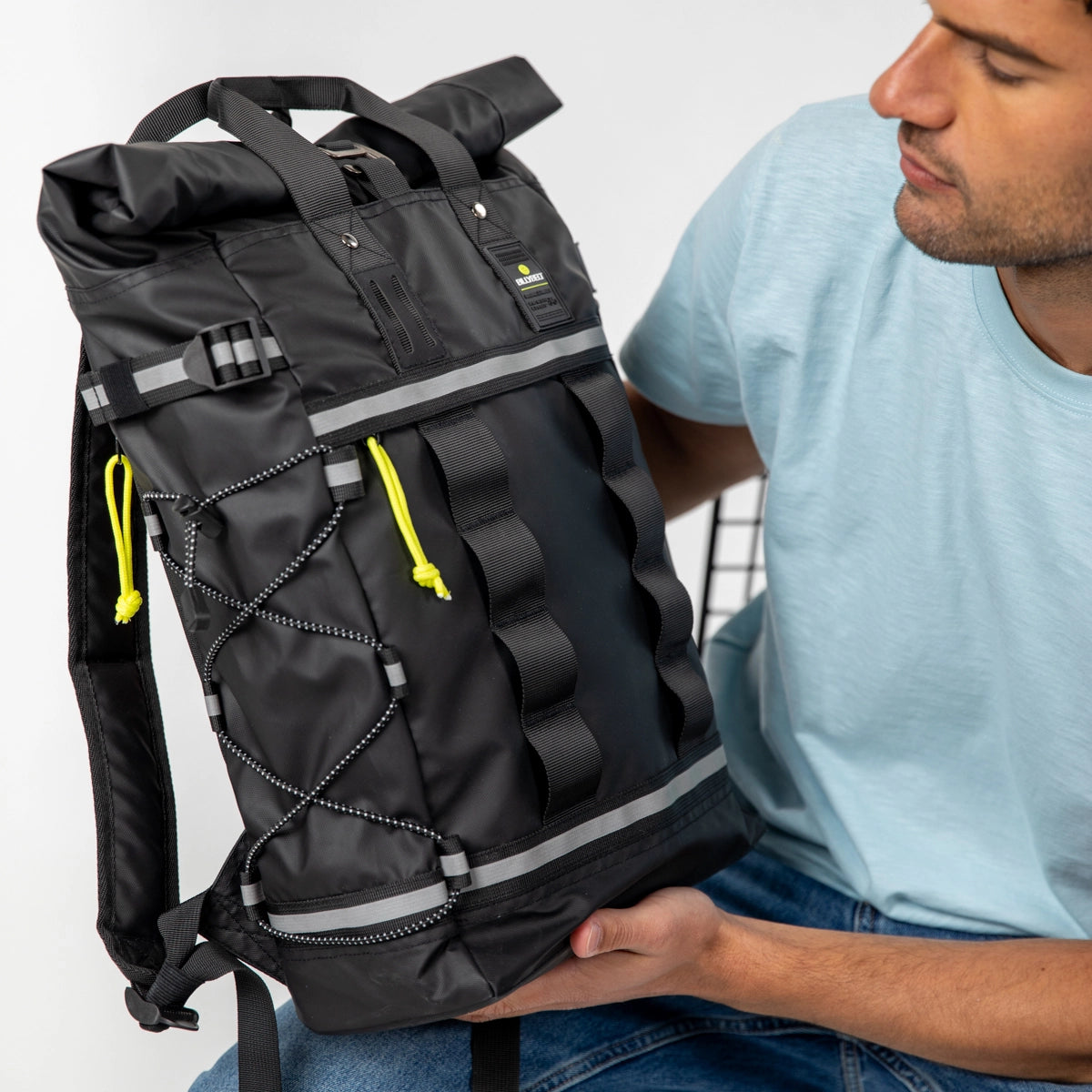 MOCHILA IMPERMEABLE CON TAPA ENRROLLABLE 30L