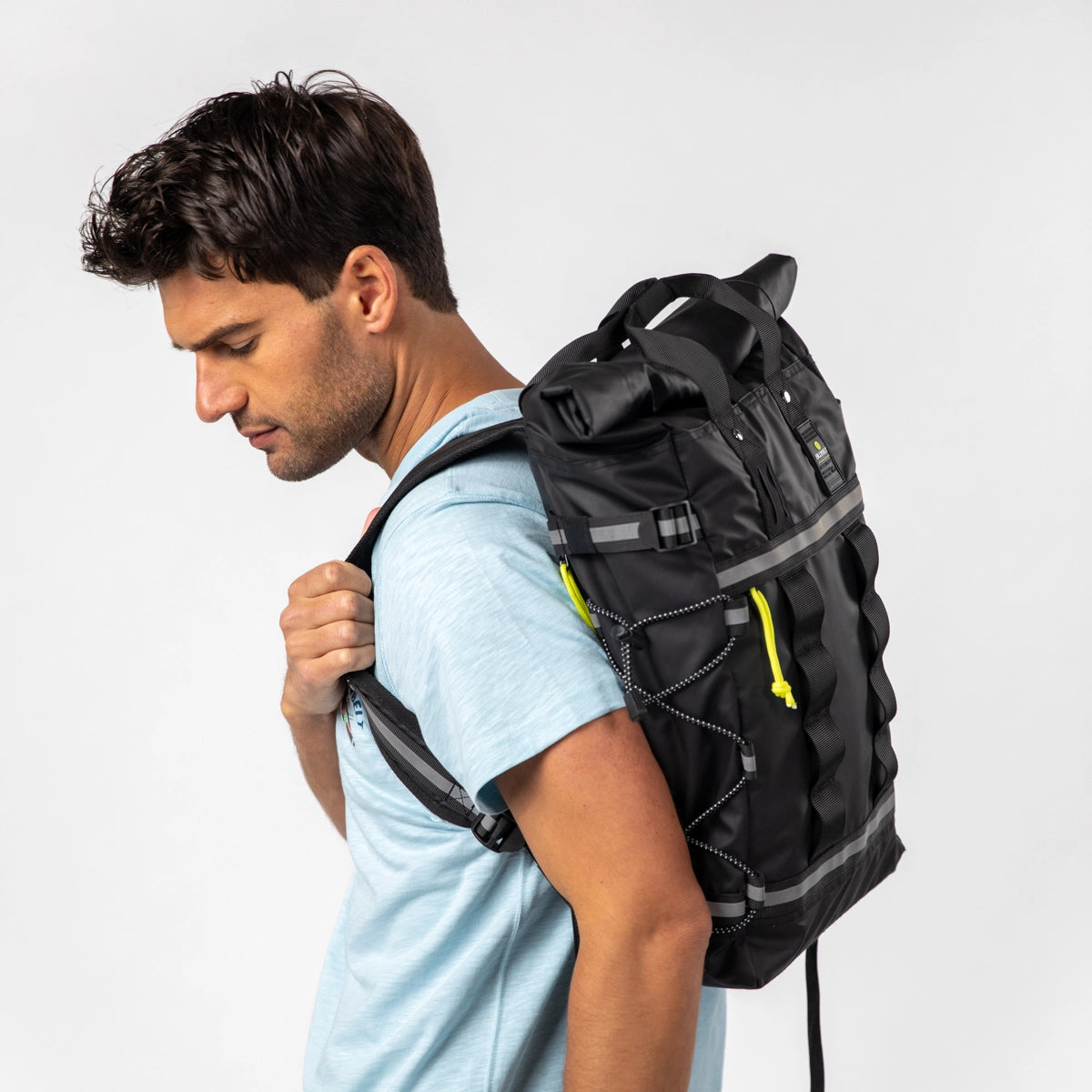 MOCHILA IMPERMEABLE CON TAPA ENRROLLABLE 30L