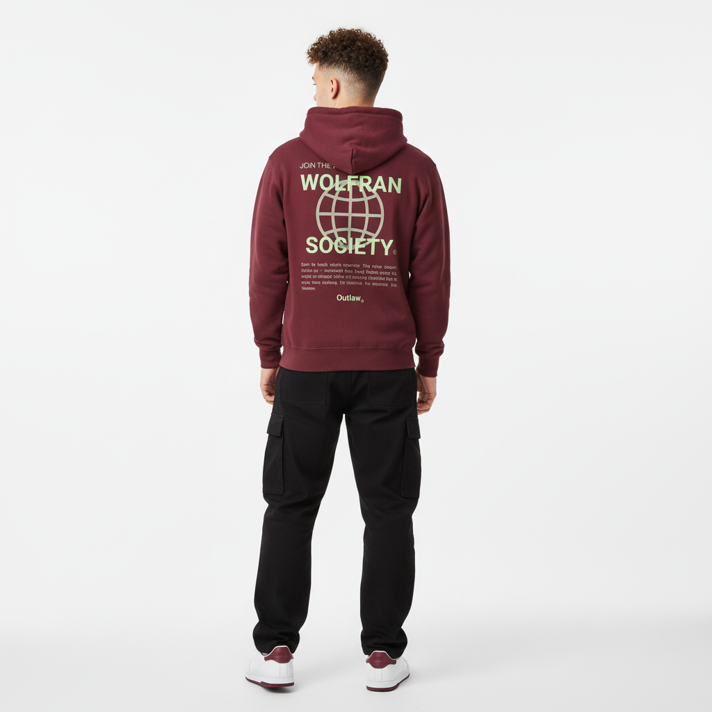 Modelo con sudadera granate de espaldas