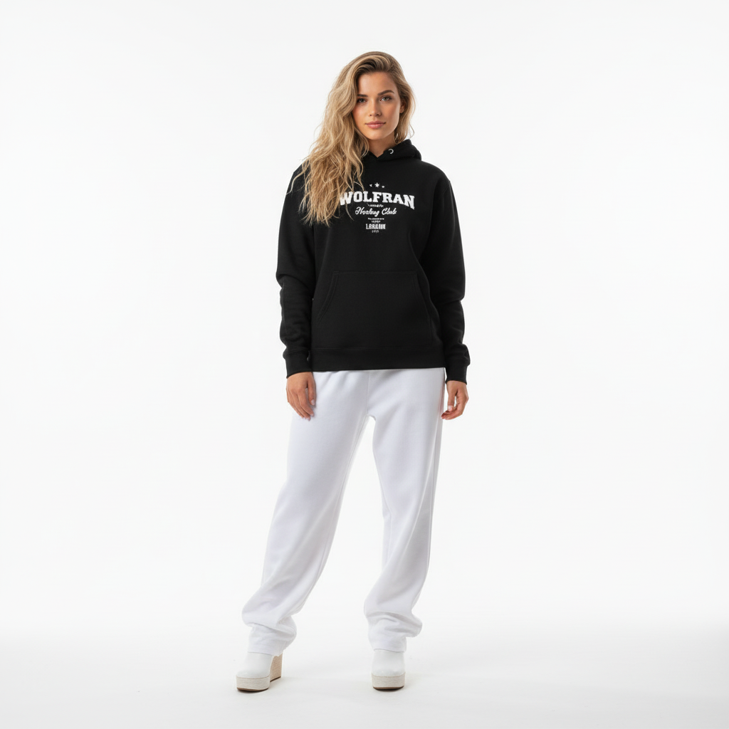 Modelo femenina con sudadera Wolfran
