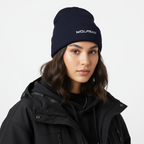 Modelo femenino con gorro con borde vuelto navy