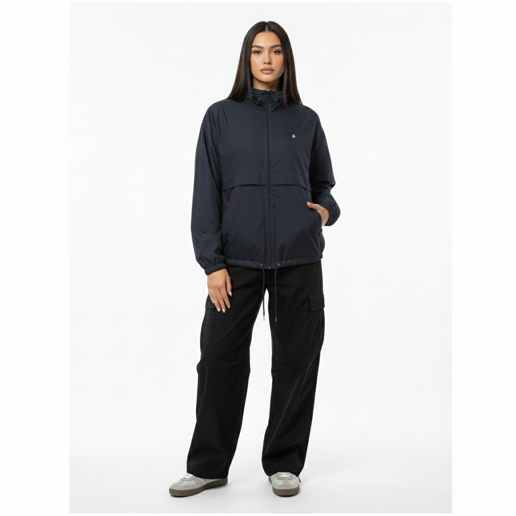 Modelo femenino - Pose frontal con ángulo navy