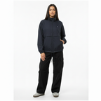 Modelo femenino - Pose frontal con ángulo navy