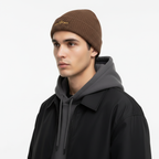 Modelo masculino perfil tres cuartos