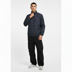 Modelo masculino - Pose frontal con ángulo navy