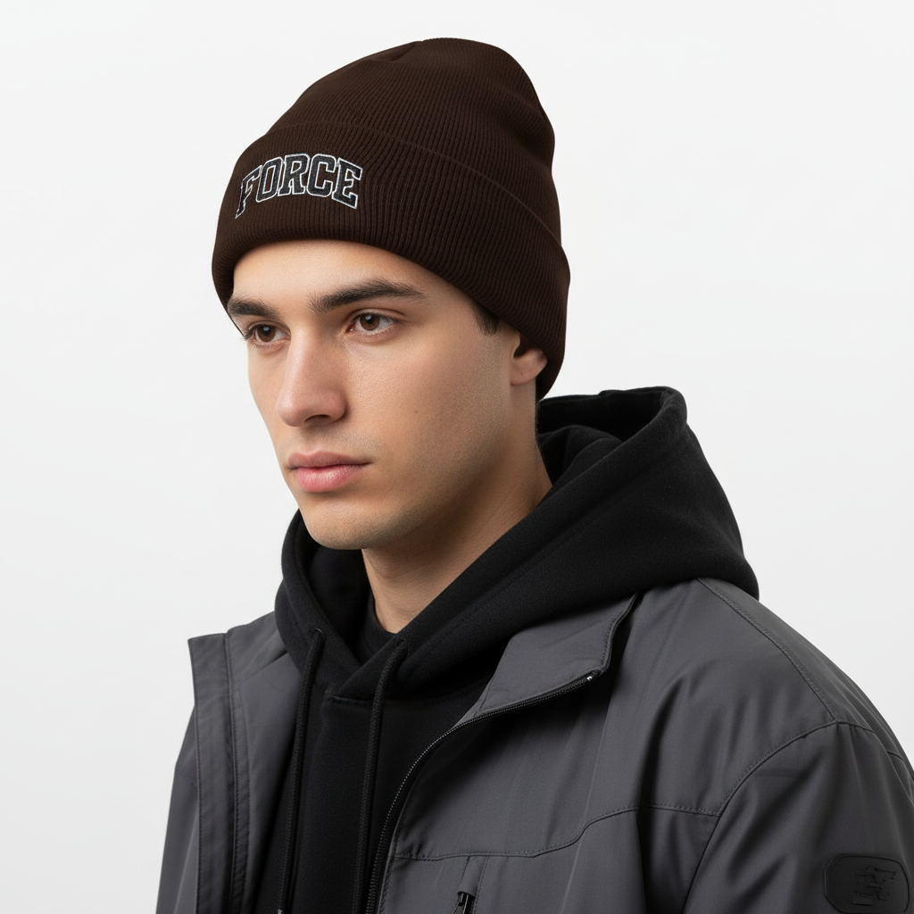 Modelo masculino tres cuartos