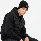 Modelo masculino tres cuartos