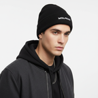 Modelo masculino tres cuartos